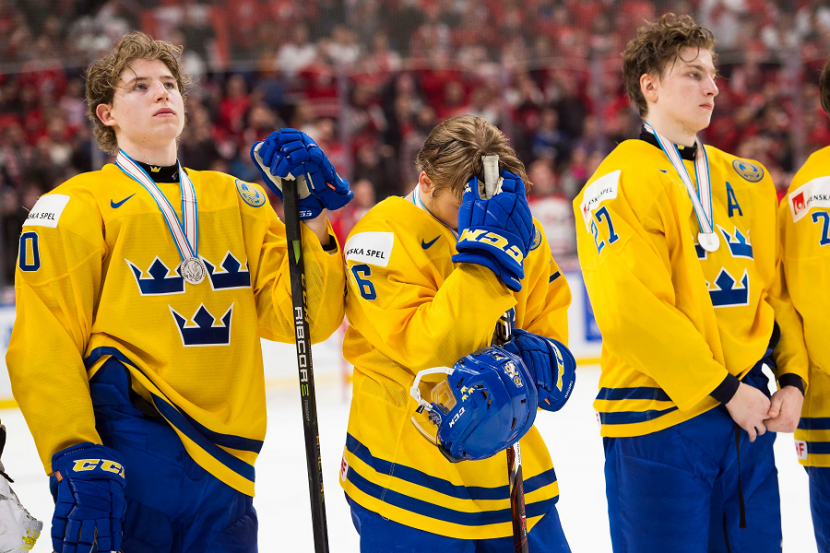 Шведским хоккеистам запретить носить одежду с символикой страны из-за теракта в Брюсселе